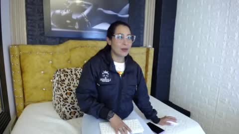kiara_022 online show from September 29, 1:38 pm