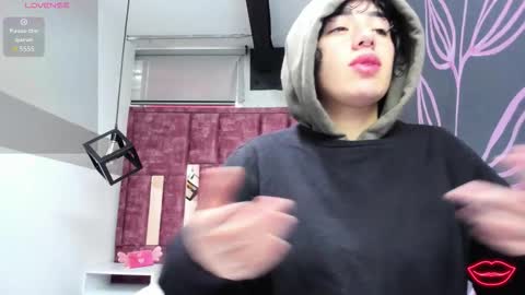 KIARA FOX online show from February 3, 12:10 pm