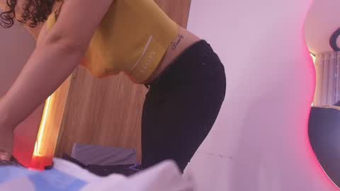 kiaralopez_ online show from April 24, 3:09 am