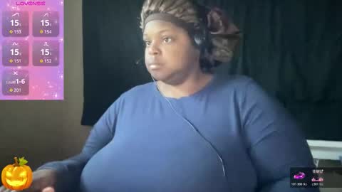 KiaraSugars online show from November 3, 1:15 pm