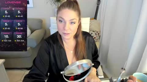 Kiera Reines online show from February 3, 6:49 pm