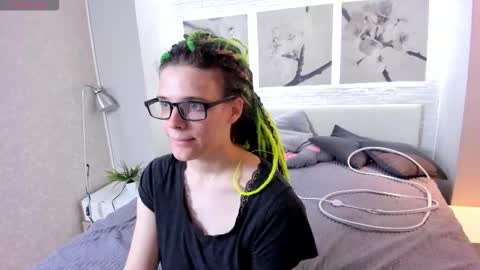 Kiki online show from September 14, 2:59 pm