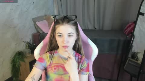 Kiki online show from April 30, 1:00 am
