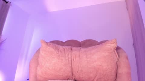 Kim Murphy online show from April 25, 1:41 pm