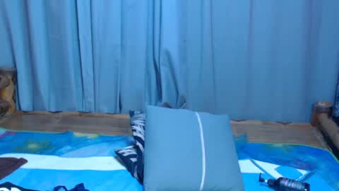 kim_starr online show from June 12, 3:25 am