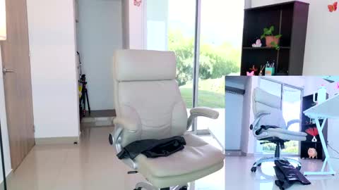 Melissa online show from April 22, 8:17 pm