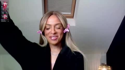     Help me reach 100 thumbs up  online show from March 4, 12:39 am