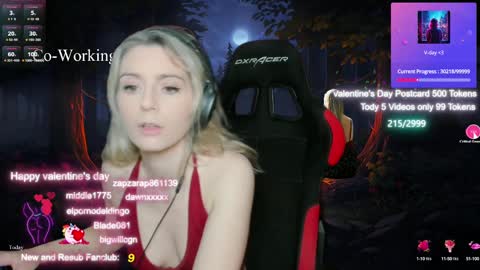 Snapshot of kimilee22 chatting on February 16, 4:53 pm Wolfs Girl online show from February 16, 4:53 pm