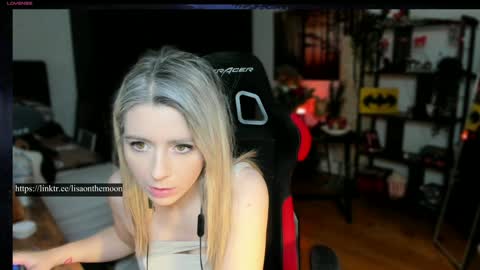 Snapshot of kimilee22 chatting on March 6, 4:38 pm Wolfs Girl online show from March 6, 4:38 pm
