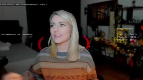 Snapshot of kimilee22 chatting on September 24, 5:12 pm Wolfs Girl online show from September 24, 5:12 pm