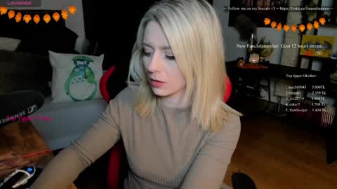 Snapshot of kimilee22 chatting on October 16, 5:59 pm Wolfs Girl online show from October 16, 5:59 pm