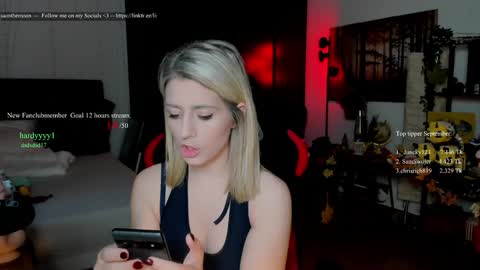 Snapshot of kimilee22 chatting on September 27, 1:07 pm Wolfs Girl online show from September 27, 1:07 pm