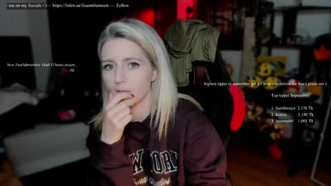 Snapshot of kimilee22 chatting on September 17, 6:50 pm Wolfs Girl online show from September 17, 6:50 pm