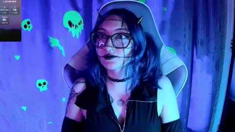   online show from November 21, 3:03 pm