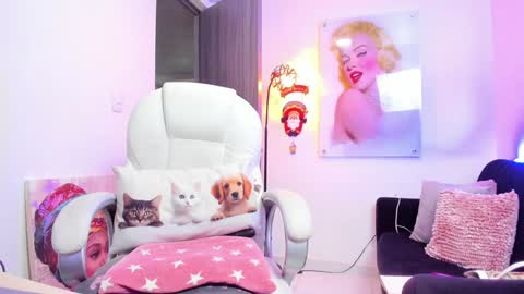 Snapshot of kimmberly_saenz_ chatting on December 23, 10:23 pm kimmberly_saenz_ online show from December 23, 10:23 pm