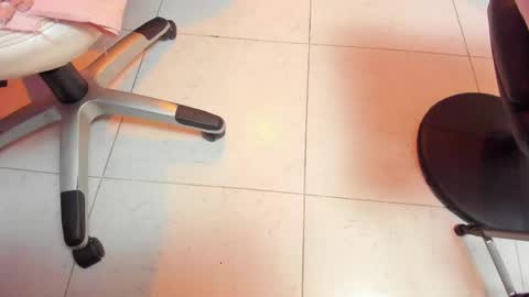 kimmberly_saenz_ online show from April 23, 12:30 am