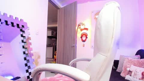 Snapshot of kimmberly_saenz_ chatting on December 27, 9:43 pm kimmberly_saenz_ online show from December 27, 9:43 pm