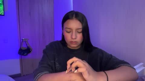 kimmi online show from June 5, 3:29 pm
