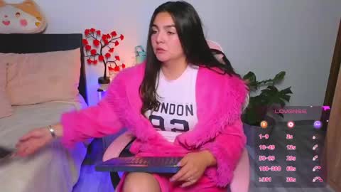 kimmie_dollxo online show from May 2, 11:52 pm