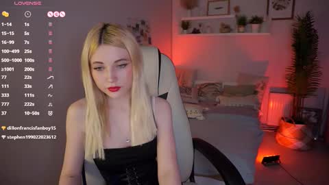 Snapshot of kimmie_shine chatting on March 6, 1:57 pm Your Kimmie follow me online show from March 6, 1:57 pm