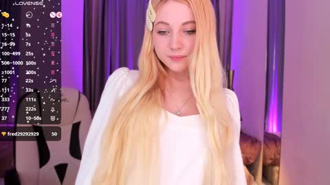 Snapshot of kimmie_shine chatting on December 20, 2:05 pm Your Kimmie follow me online show from December 20, 2:05 pm
