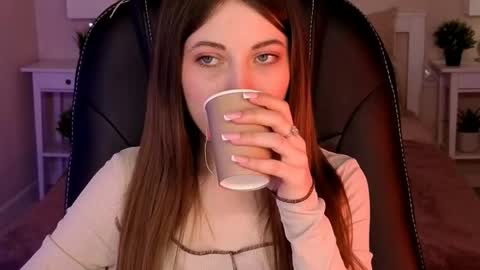  Your Kimmie  follow me  online show from April 30, 12:10 pm