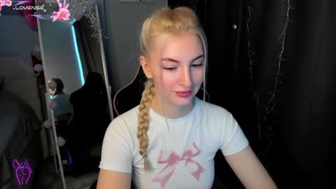 kimmy1_powell online show from April 24, 3:20 am