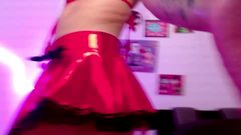 Snapshot of kind_scarlett chatting on February 5, 11:17 pm Kind Scarlett online show from February 5, 11:17 pm