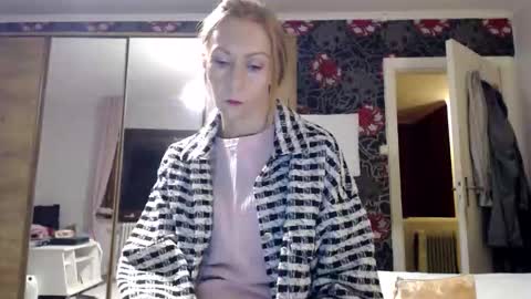 Snapshot of kingandprincess chatting on September 20, 7:56 pm sexysexyhotwetpinkredpussy online show from September 20, 7:56 pm