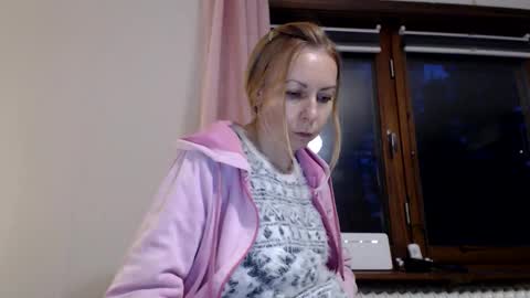 Snapshot of kingandprincess chatting on September 25, 5:22 pm sexysexyhotwetpinkredpussy online show from September 25, 5:22 pm