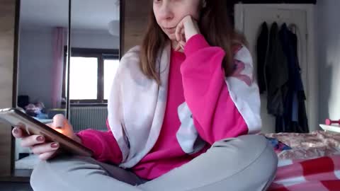 sexysexyhotwetpinkredpussy online show from May 3, 6:22 pm