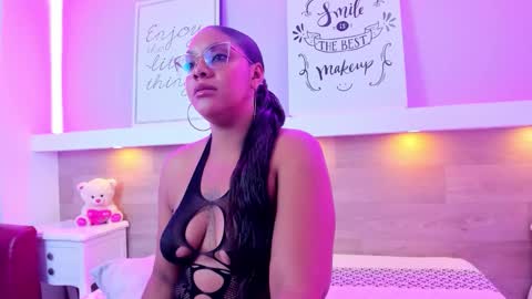 Thifanny  online show from March 6, 12:00 pm