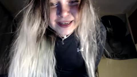 Snapshot of kipsy420 chatting on October 16, 1:08 am Kipsy Rose online show from October 16, 1:08 am