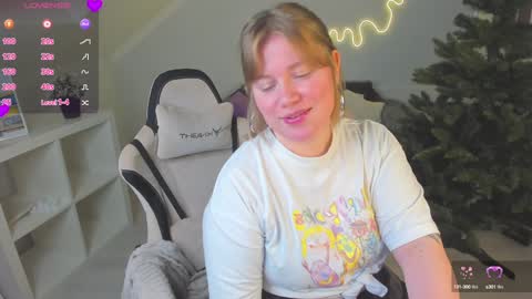 Snapshot of kira_citro chatting on December 8, 3:13 pm Kira NEXT STREAM December 4 5pm CET 11am EST online show from December 8, 3:13 pm