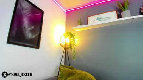 kira_exe online show from June 4, 2:43 pm