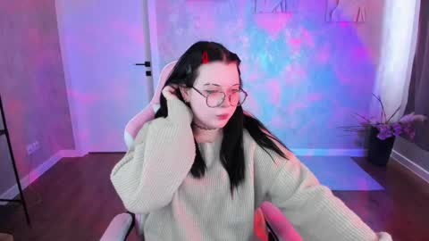 kira online show from April 9, 1:52 am