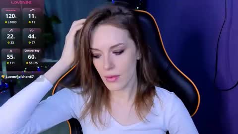 kira_noir_ online show from March 12, 3:15 pm