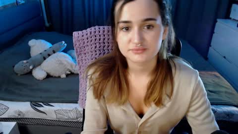 Snapshot of kira_yammy chatting on December 11, 10:16 pm Kira follow me online show from December 11, 10:16 pm