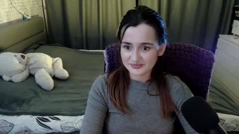 Snapshot of kira_yammy chatting on December 19, 10:32 pm Kira follow me online show from December 19, 10:32 pm