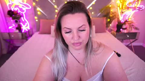 Kira online show from April 23, 8:00 pm