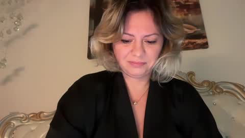 KiraDivine online show from November 10, 2:01 pm