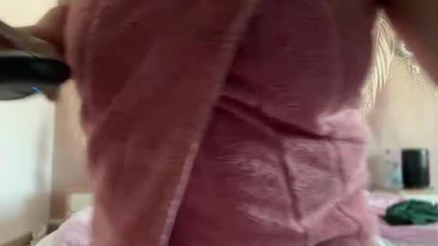 KiraDivine online show from April 25, 1:41 pm