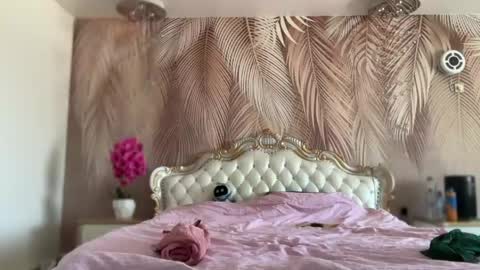 KiraDivine online show from April 25, 12:19 pm