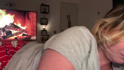 KiraDivine online show from November 30, 2:43 pm