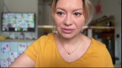 KiraDivine online show from October 12, 8:50 am