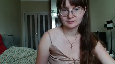KiraGoldens online show from June 17, 6:26 am