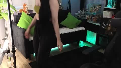 Kira    online show from June 8, 1:28 am