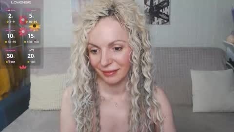 kiramartins cat online show from November 27, 6:11 pm