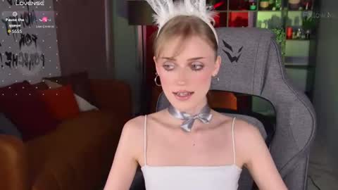 Kira online show from June 25, 3:35 pm
