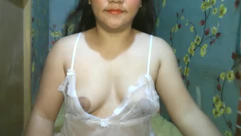 Snapshot of kiss_me_loves chatting on February 4, 12:40 am kiss_me_loves online show from February 4, 12:40 am